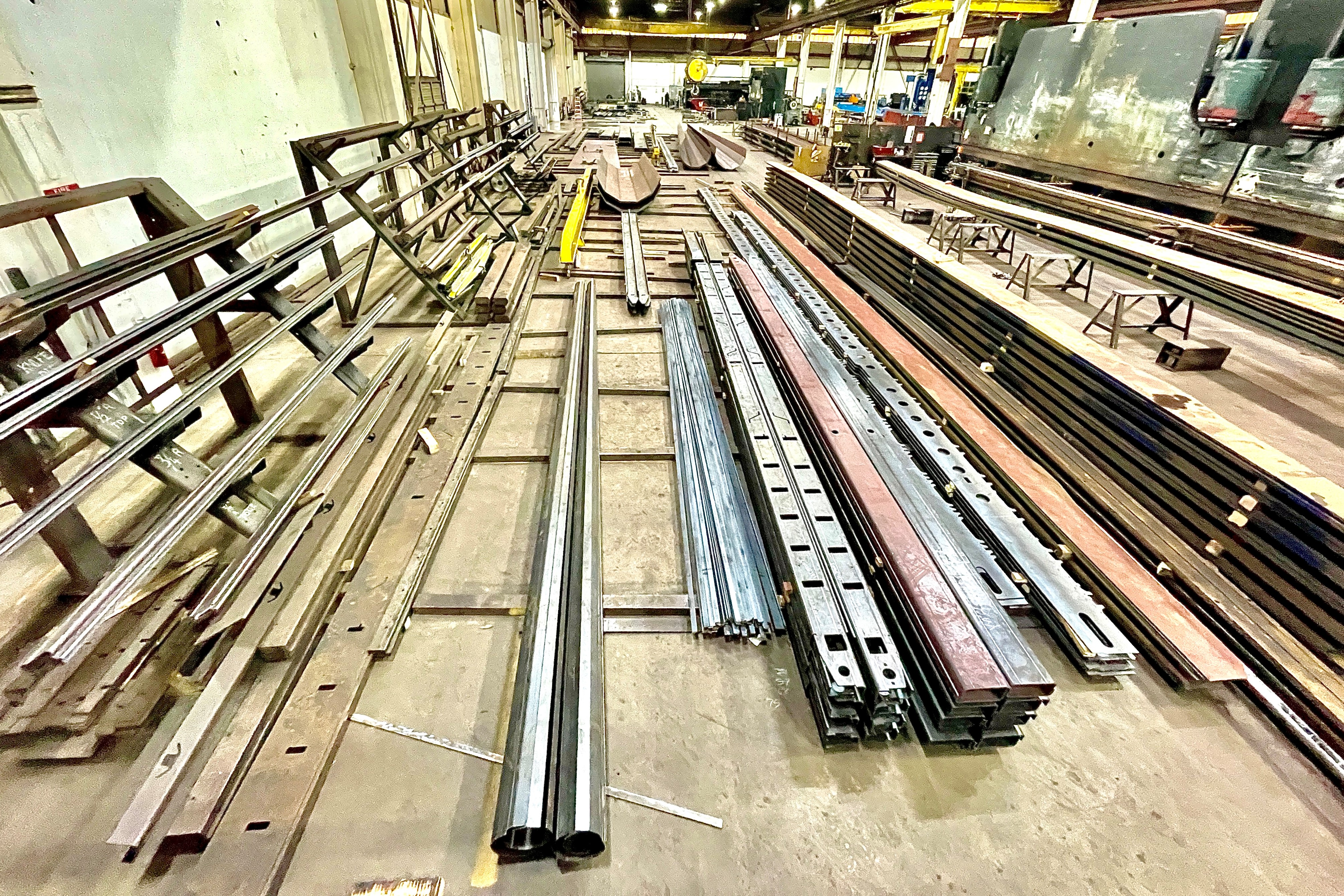 https://www.hwmetals.com/uploads/images/new-2022-10-10/20C-C32-long-press-brake-forming-9309.jpg